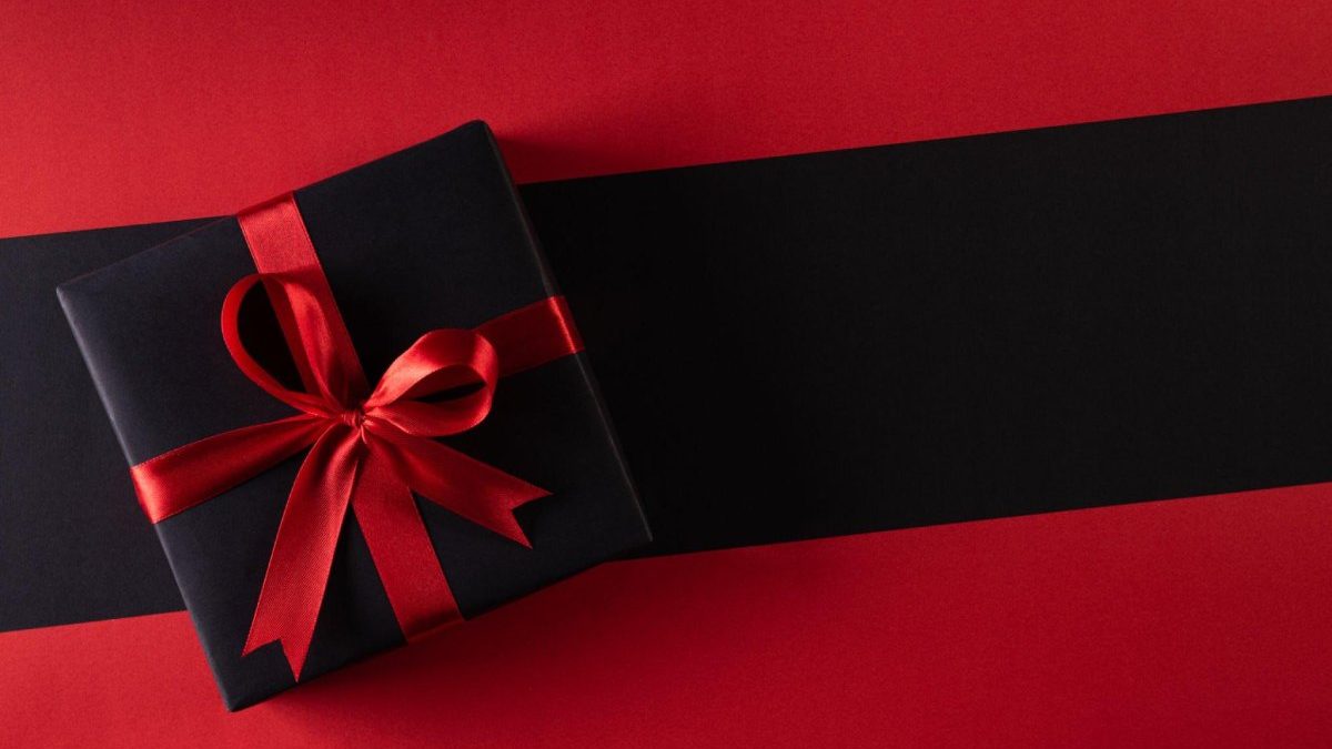 A Guide to Pick Perfect Gift for Friend’s Wedding